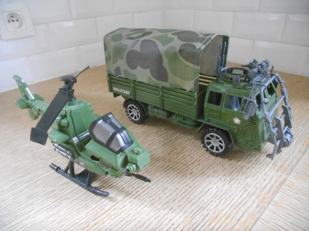 Camion + hélicoptère - Soldats - figurines - jouet. DD, Enlèvement ou Envoi