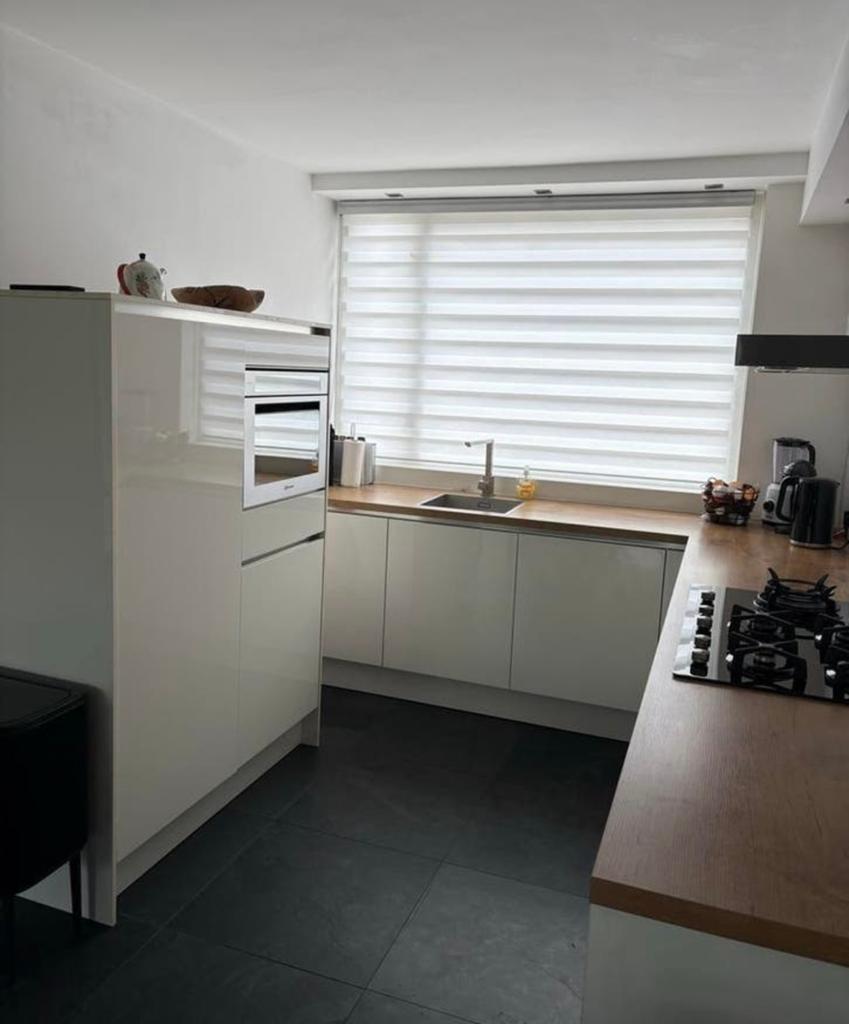 ✨ HOOGGLANS KEUKEN MET KASTENWAND✨