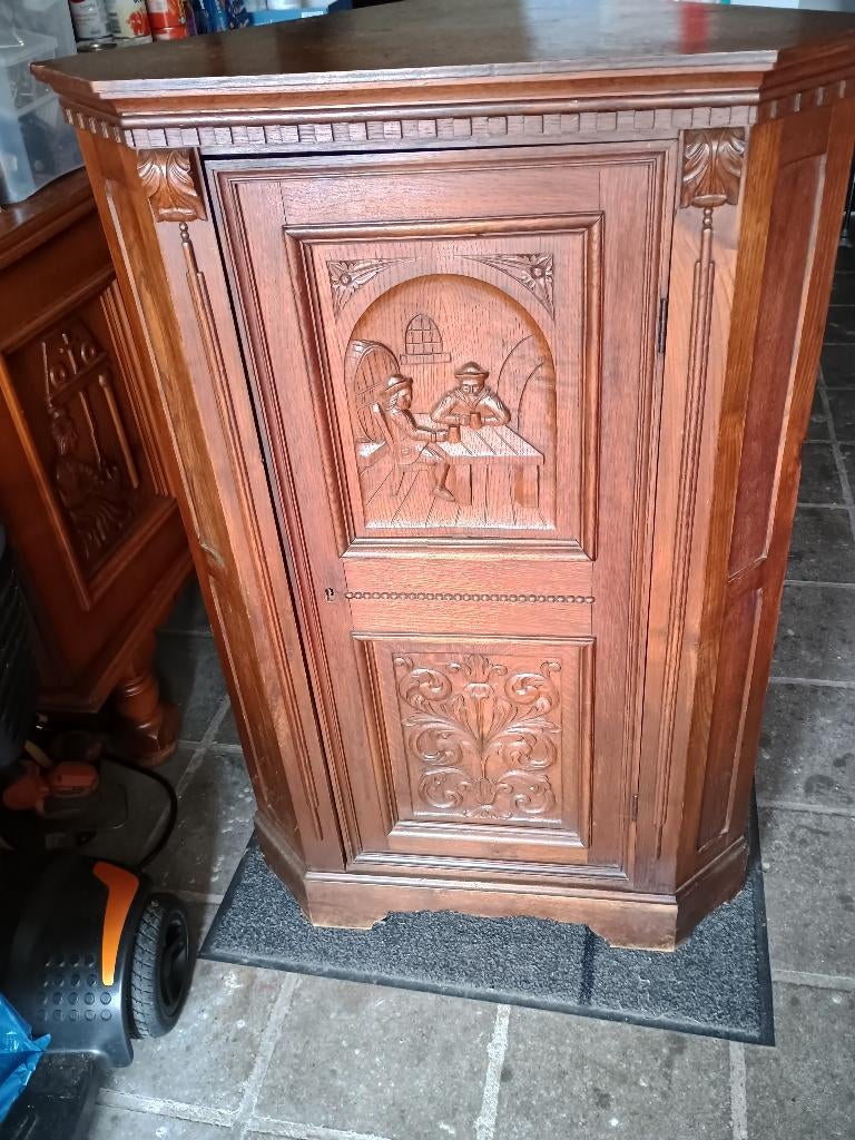Hoekkast, Antiek en Kunst, Ophalen
