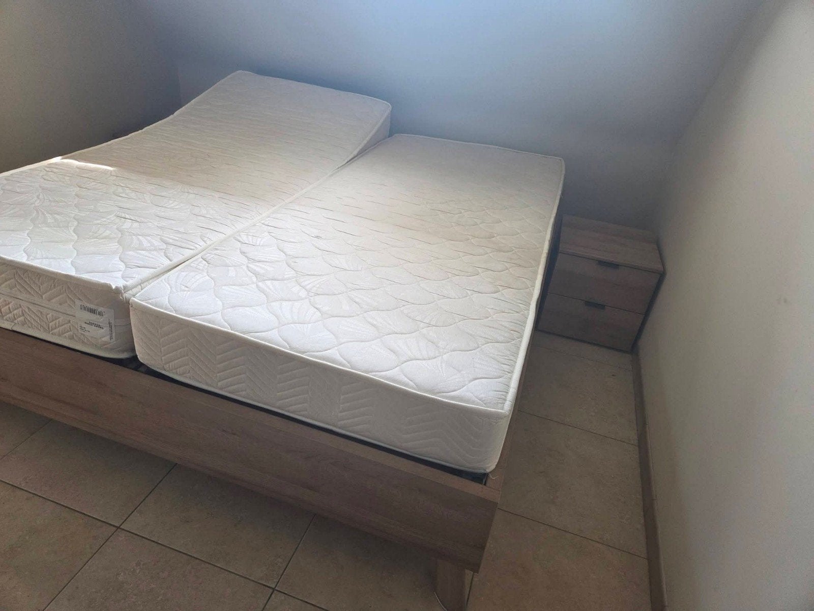 Verstelbaar 2 persoons bed met nachtkastjes, Ophalen, Tweepersoons, 180 cm, 200 cm