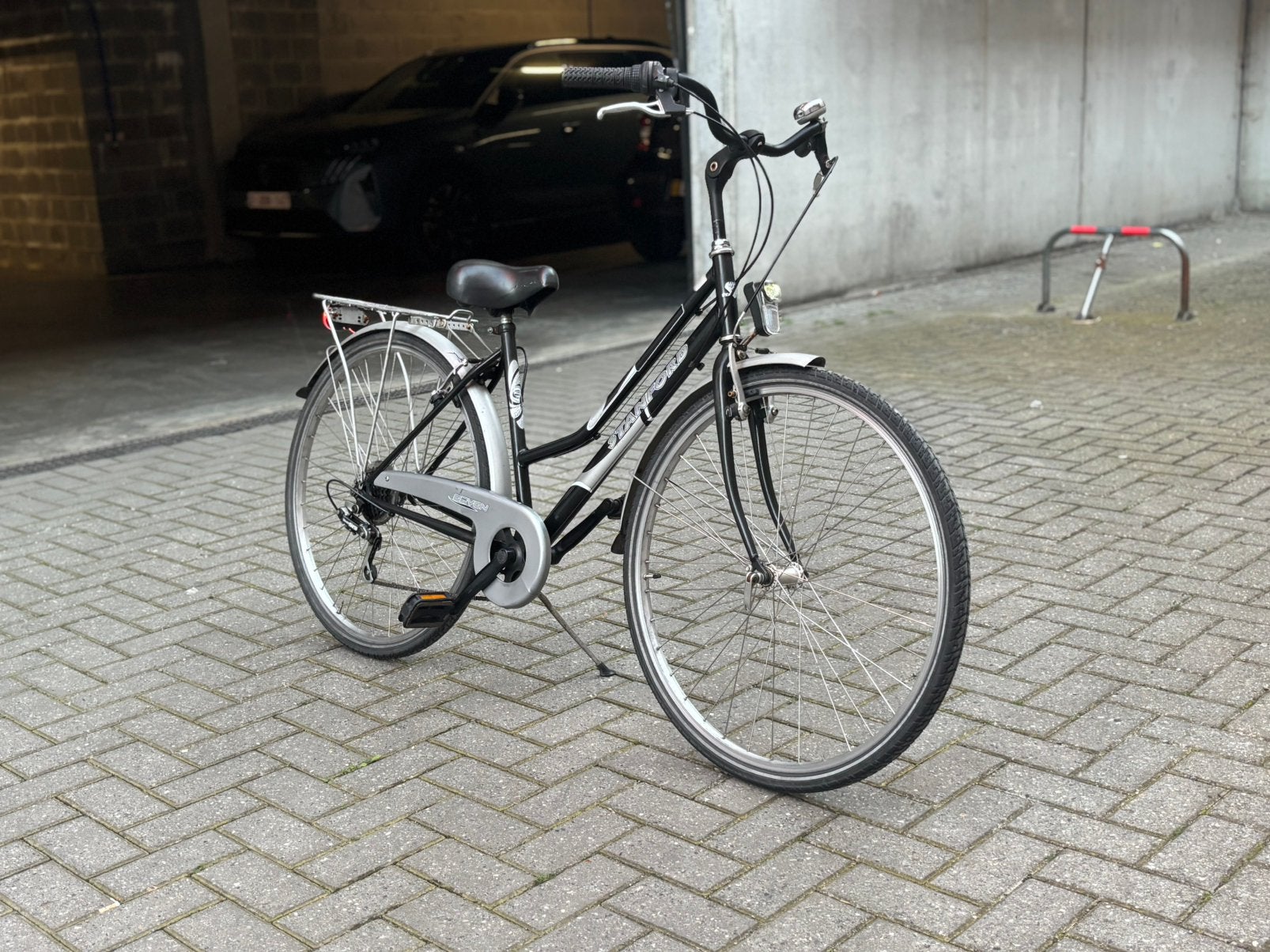 Damesfiets Standford met 28inch banden, Fietsen en Brommers, Ophalen, Zo goed als nieuw, Velgrem, Versnellingen