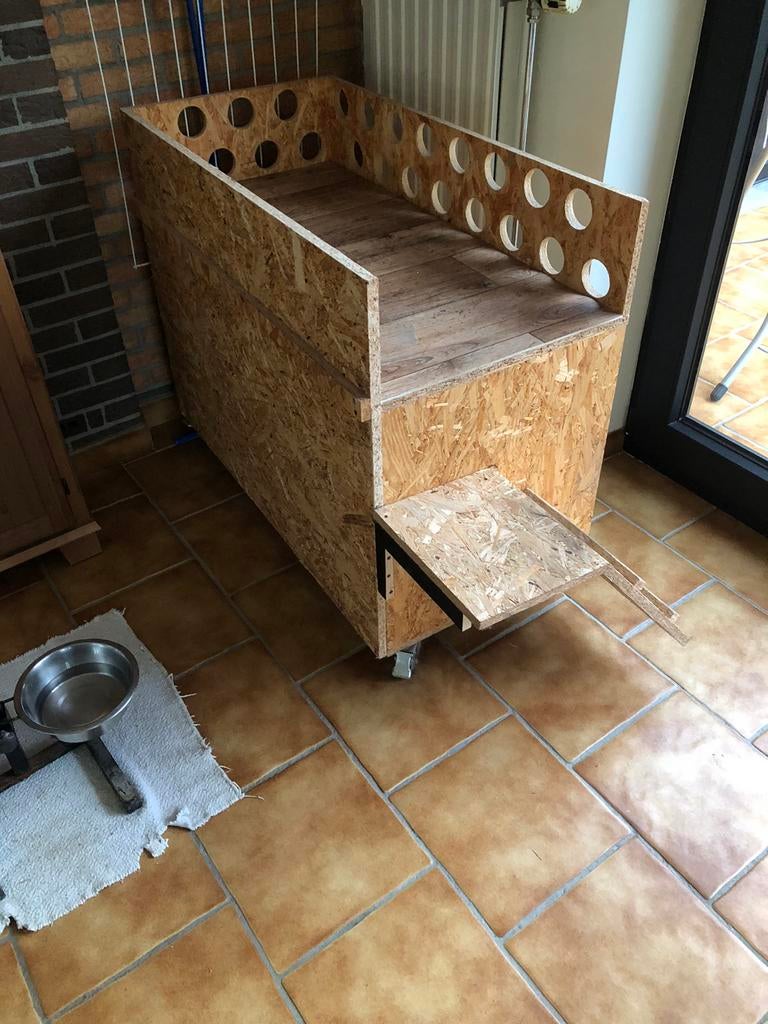 Mangeoire pour chat a l’abris des chiens, Enlèvement, Comme neuf