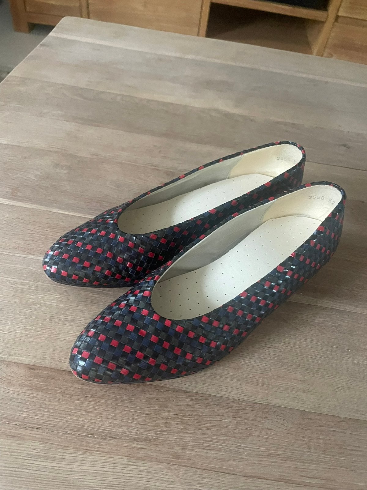 Vintage pumps van geweven leer, Kleding | Dames, Schoenen, Ophalen, Zo goed als nieuw, Rood, Pumps
