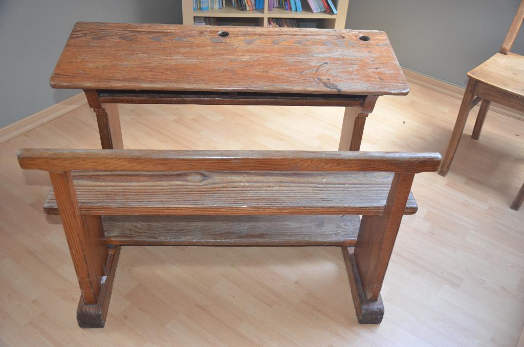ancien banc d'écolier en pitchpin, Enlèvement, Utilisé