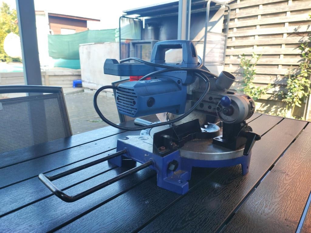 Scie à onglet radiale METABO KS 210 Lasercut