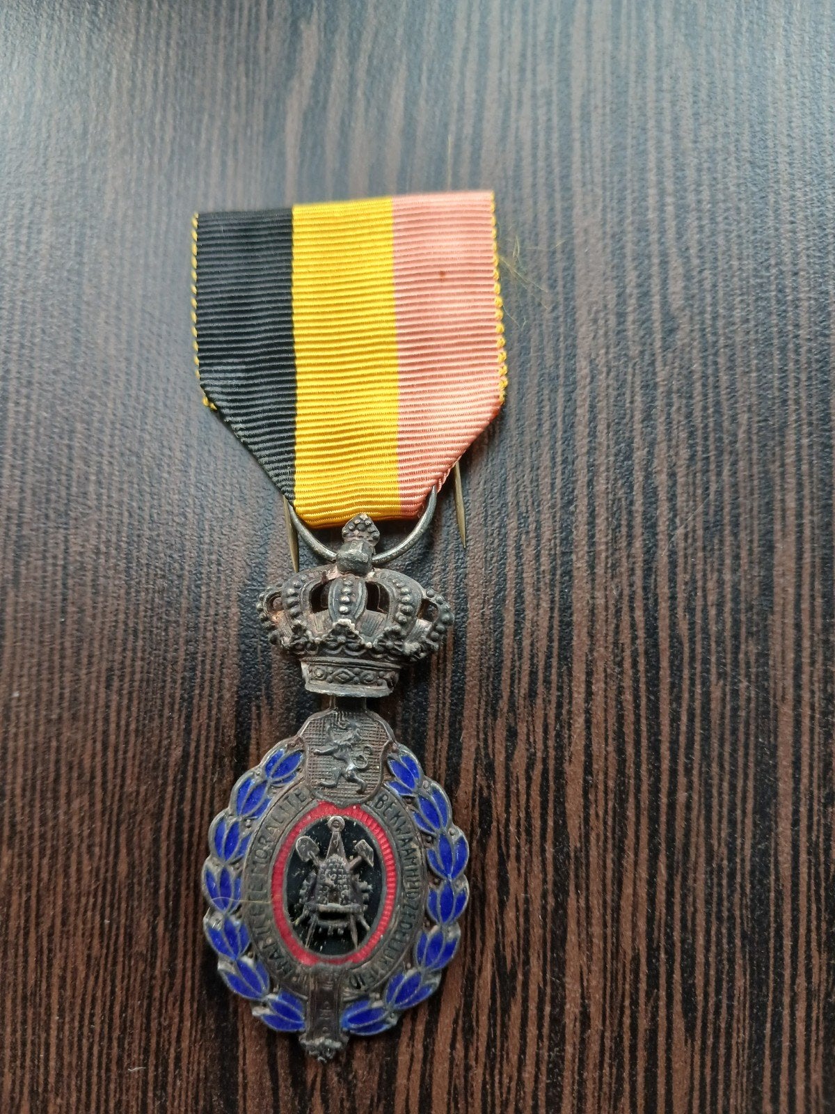 Médaille du Travail belge (de 2ème classe ou similaire), Antiquités & Art, Antiquités | Autres Antiquités, Enlèvement ou Envoi