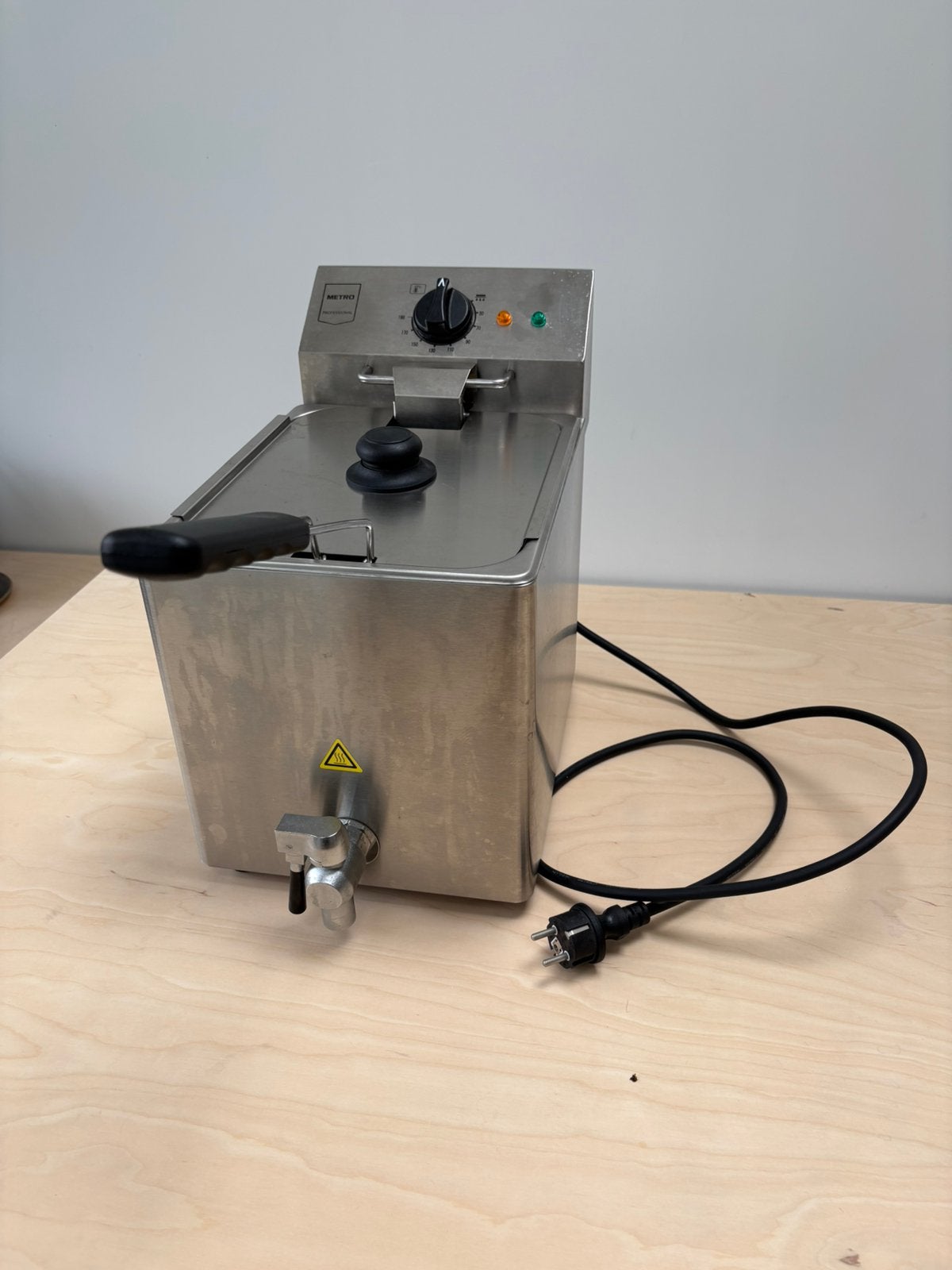 Metro Professional elektrische friteuse 8 liter (3250W), Elektronische apparatuur, 4 liter of meer, Ophalen, Zo goed als nieuw