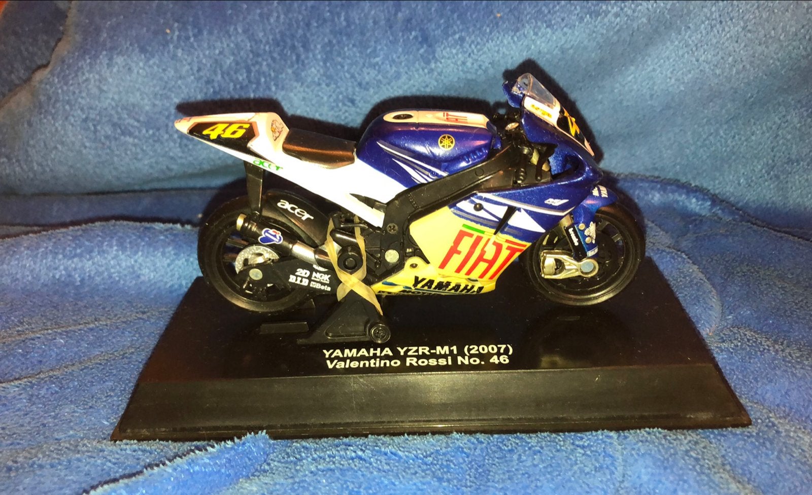 Moto miniature Fiat Yamaha YZR-M1 2007, Collections, Utilisé