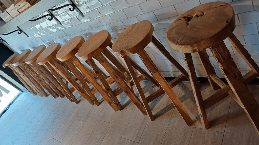 8 tabourets de bar en bois massif — style rustique, Avec repose-pieds, Comme neuf, Enlèvement, Bois