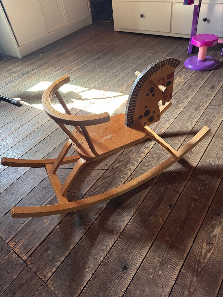 Houten schommelpaard, Ophalen, Gebruikt