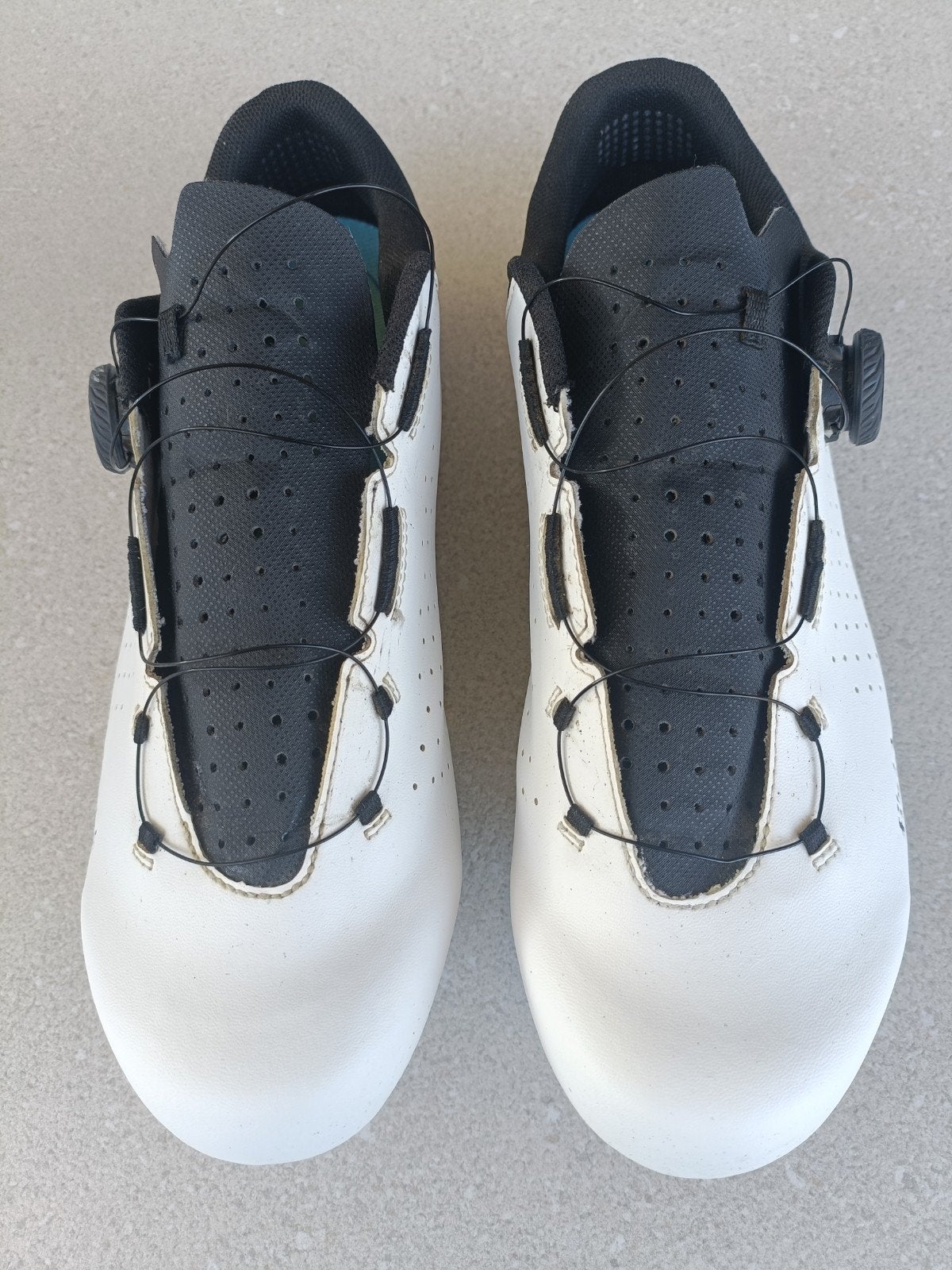 Koersschoenen Fizik, Ophalen