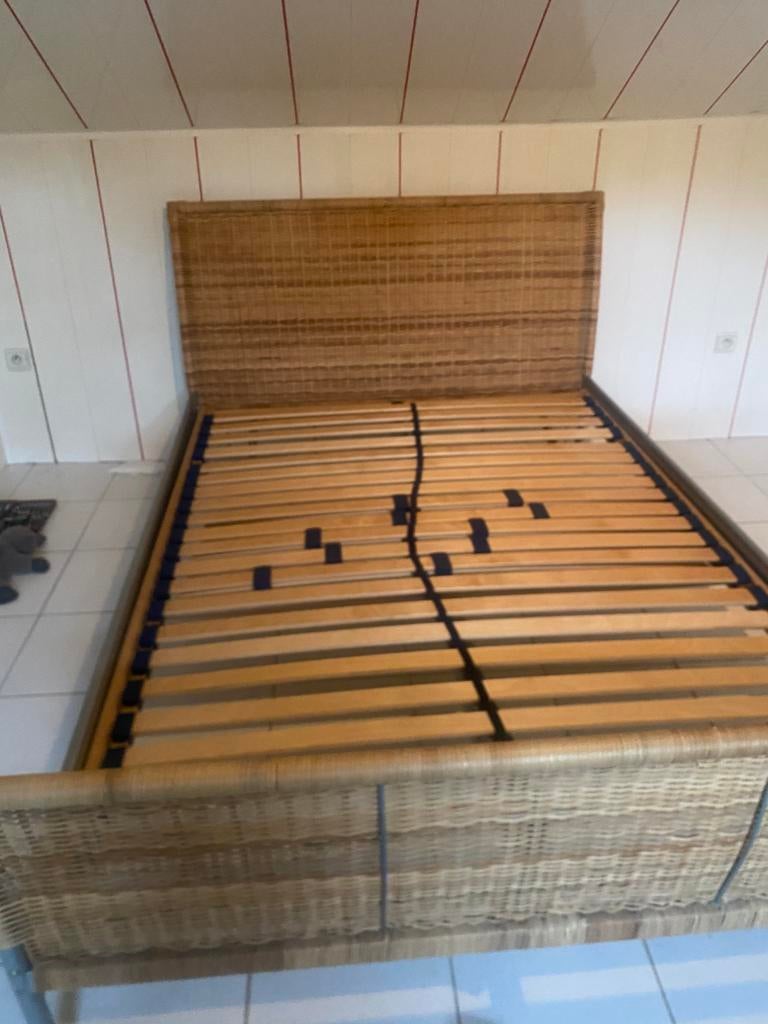 350€ Rotan twijfelaar matras nachtkastjes en rotan grote rek, Enlèvement, Comme neuf, Queen size
