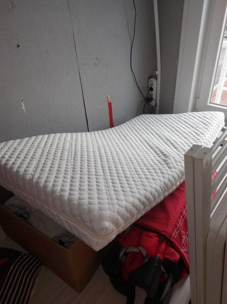 kinder bedje met nieuwe matras amper 2 keer in geslapen, Enlèvement, Neuf, Matelas