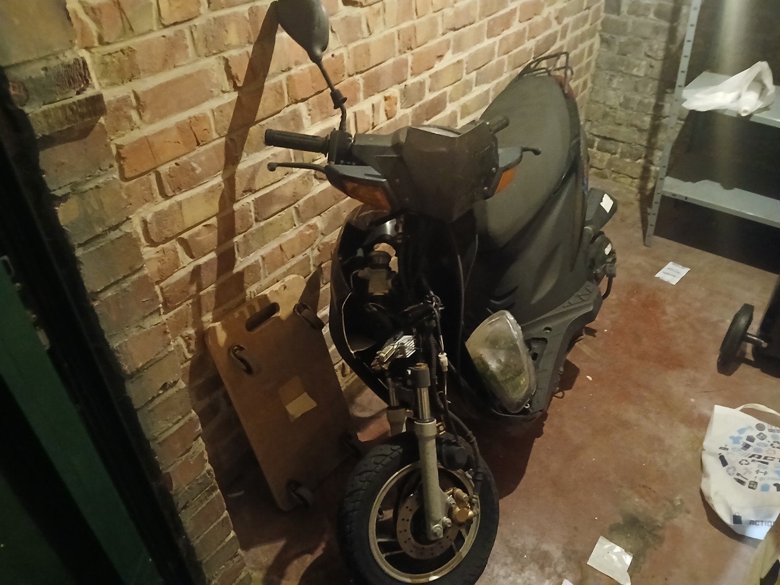 Scooter te koop voor opmaak of onderdelen, Ophalen