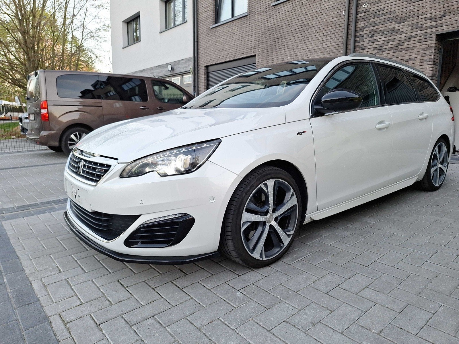 TRÈS BELLE Peugeot 308  1.6 GT-LINE 205 CHV, Cuir et Alcantara, Euro 6, Boîte manuelle, Entretenue par le concessionnaire