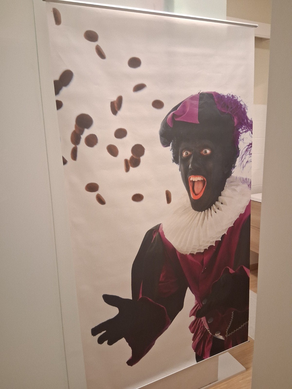 Banner Zwarte Piet, Ophalen
