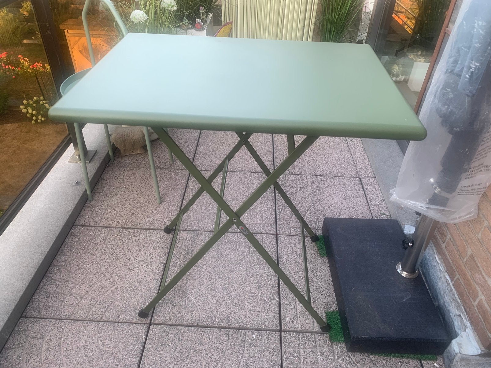 Prachtige metalen olijfgroene terrastafel Emu 70 w 50, Tuin en Terras, Tuintafels, Ophalen, Gebruikt, Rechthoekig, Metaal