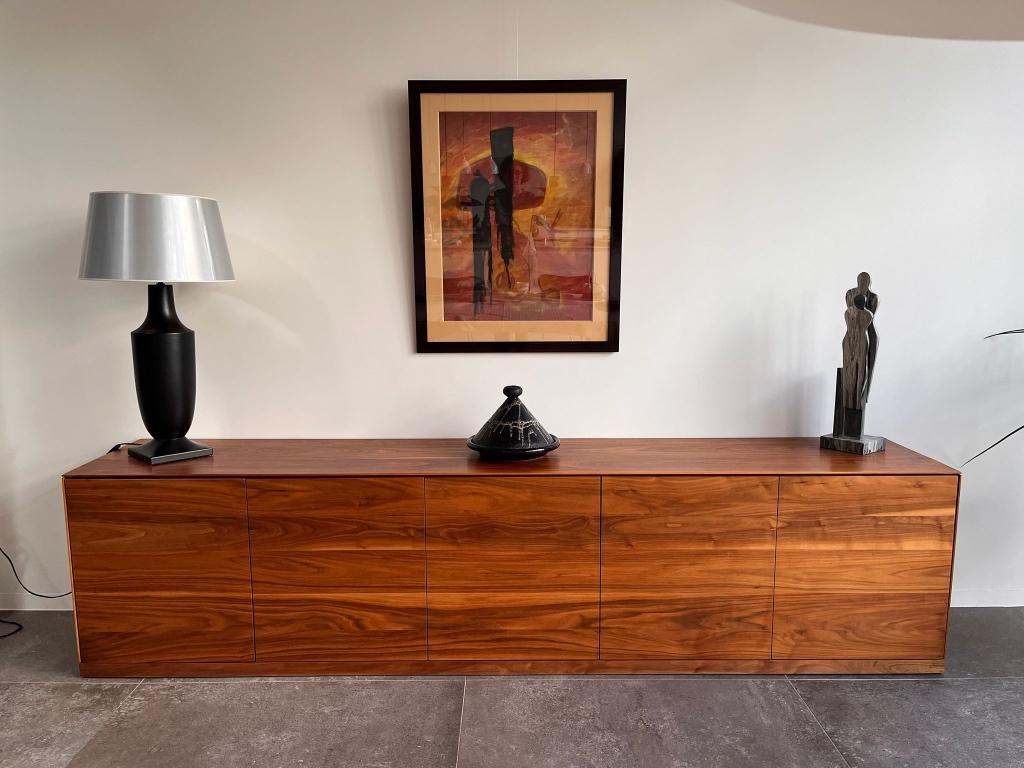 Buffet design - en noyer massif, Maison & Meubles, 25 à 50 cm, Comme neuf, Enlèvement, 50 à 100 cm