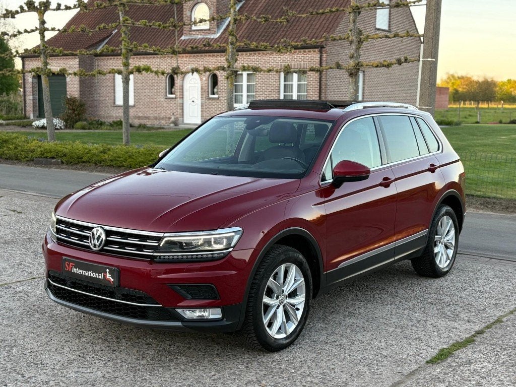 Volkswagen Tiguan 2.0TDI 4Motion Highline Pano DSG Xenon, Auto's, Volkswagen, Automaat, Euro 6, Leder, Bedrijf