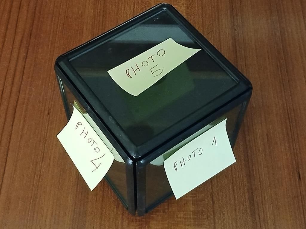 Draaibare kubus voor 5 foto's met een zijde van 9 cm, Audio, Tv en Foto, Fotografie | Fotolijsten, Ophalen, Overige typen, Zwart