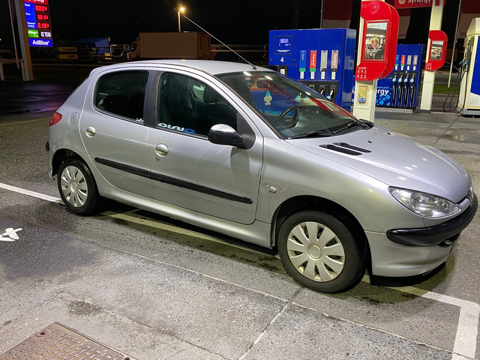 Peugeot 206 1.4 benzine gekeurd vvk prijs 2250€, Auto's, Stof, Zwart, Handgeschakeld, 5 deurs