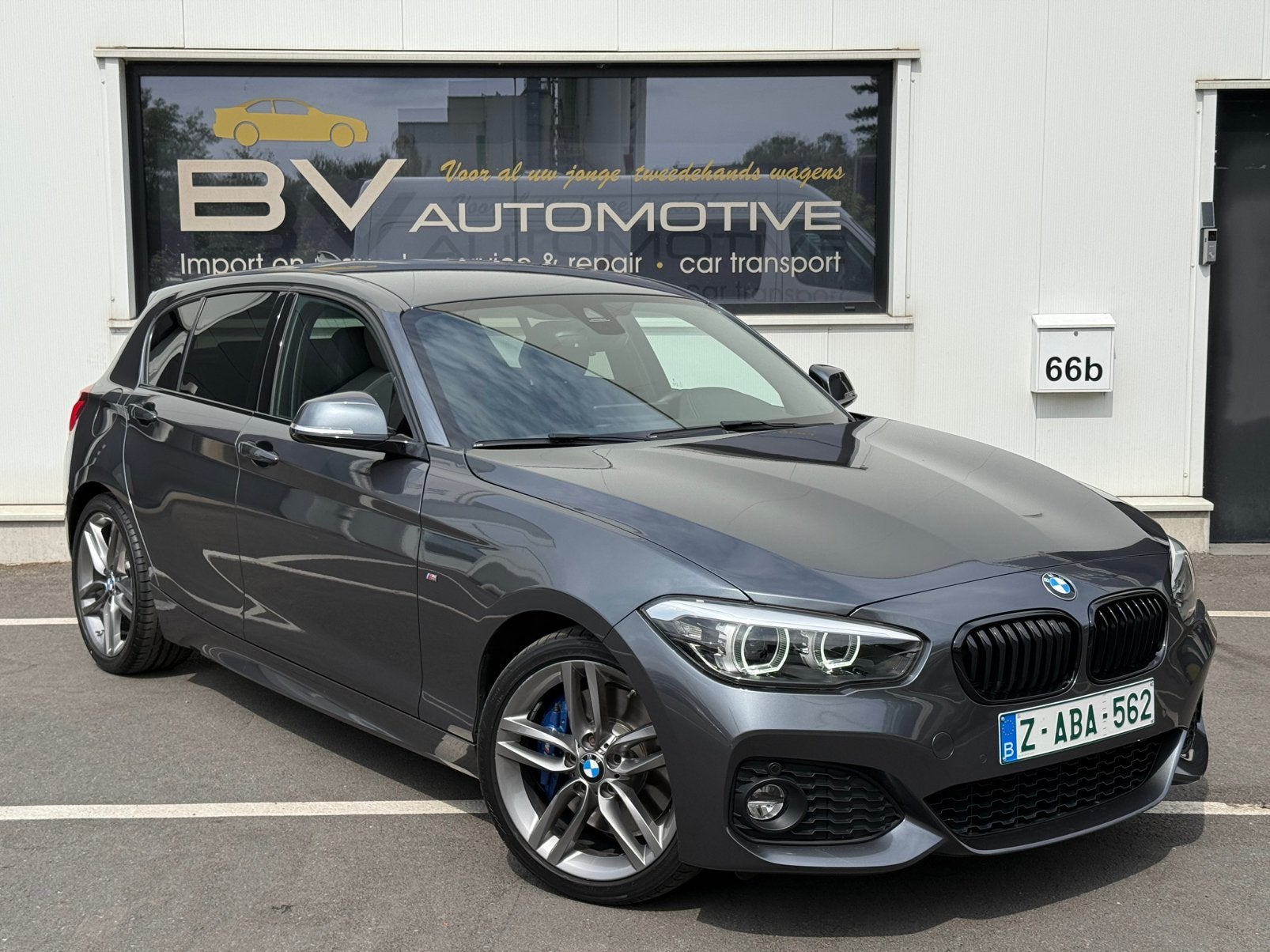 BMW 120i Sport Automaat - Harman Kardon - Navi Pro - M Brake, Autos, BMW, Cuir, Argent ou Gris, Achat, Entreprise