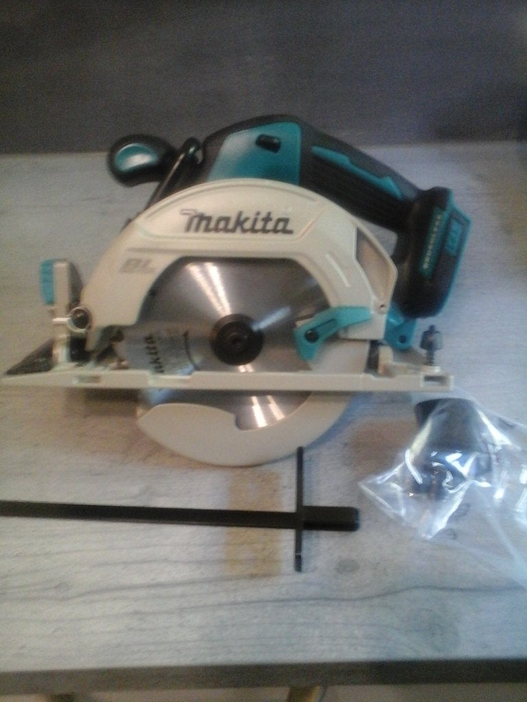 Makita DHS680Z Scie circulaire  18V Li-ion - 165 mm - BL, Bricolage & Construction, Neuf, 600 à 1200 watts, Enlèvement ou Envoi