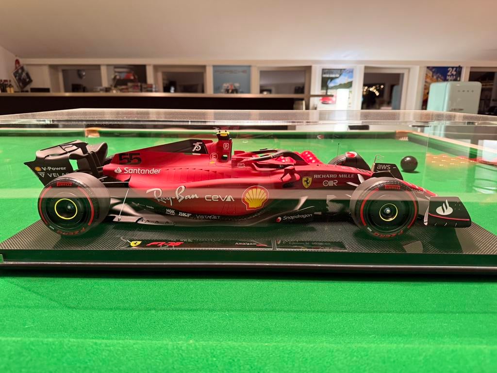 Amalgame 1/8 Ferrari F1 75 Carlos Sainz GP Bahreïn 2022, Enlèvement, Comme neuf, 1:5 à 1:8, Voiture