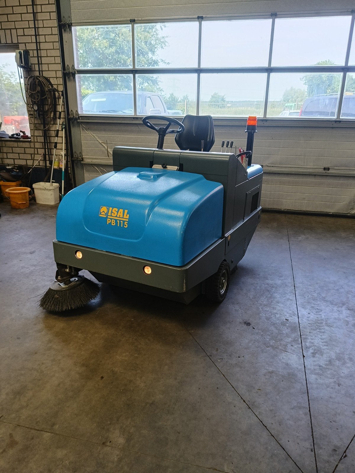 Veegmachine isal, Zakelijke goederen, Machines en Bouw | Onderhoud en Reiniging, Ophalen