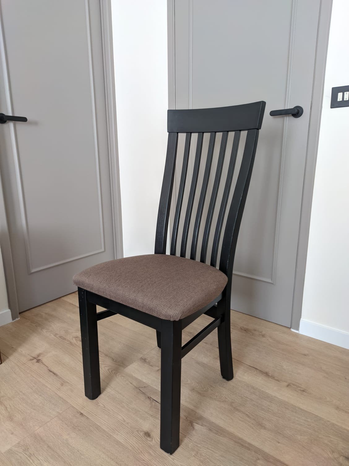 4 belle chaises, Maison & Meubles, Enlèvement, Noir, Bois