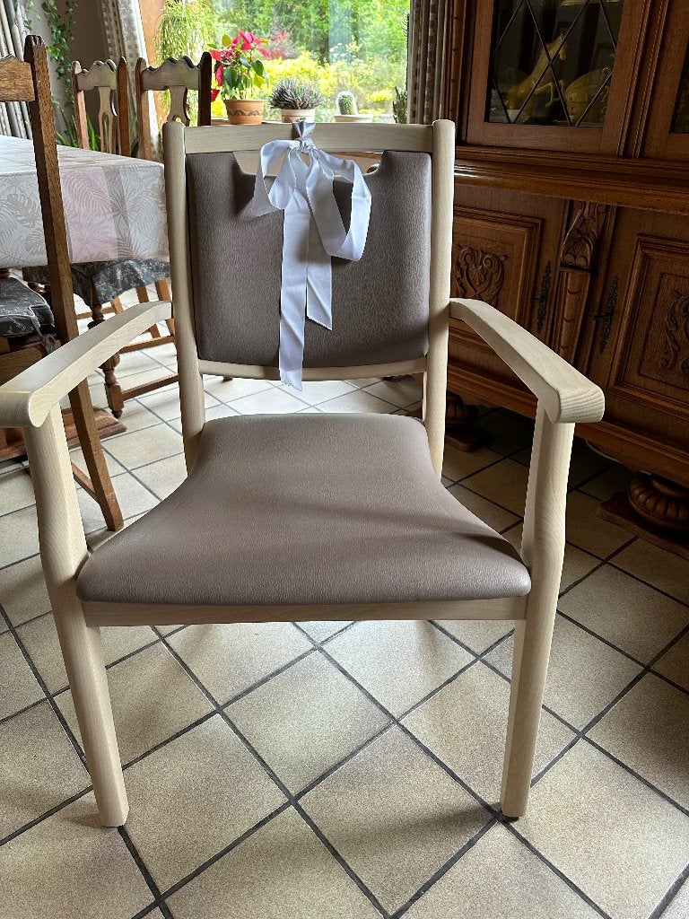 Seniorenstoel met armleuning, Huis en Inrichting, Overige kleuren, Zo goed als nieuw, Eén, Ophalen