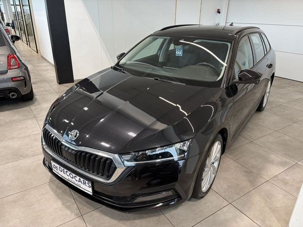 Skoda New Octavia Hybride / Apple Carplay - Android Auto /, Argent ou Gris, Achat, Euro 6, Noir