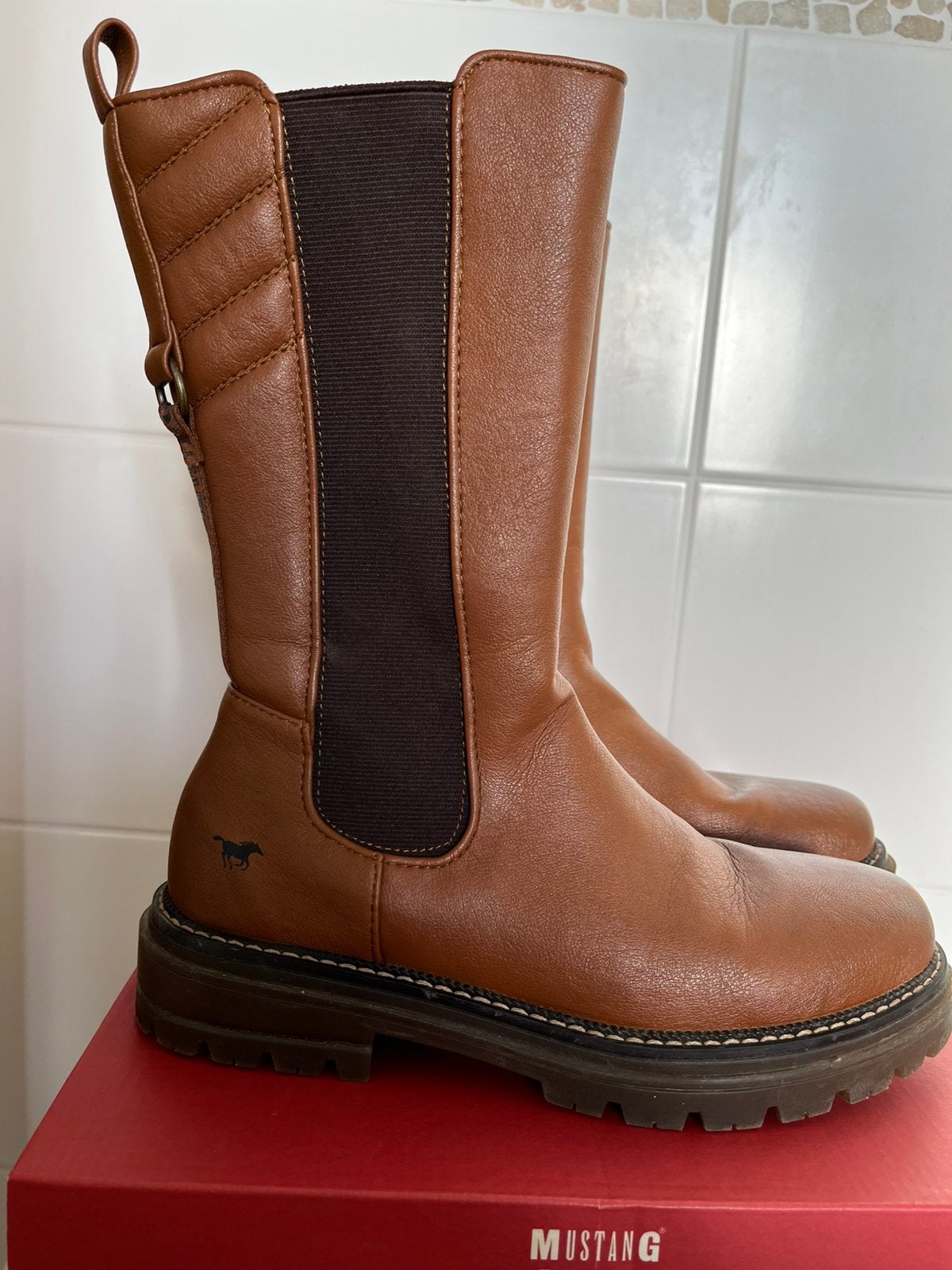 Bottes Mustang taille 40, Comme neuf, Brun, Enlèvement, Boots et Botinnes