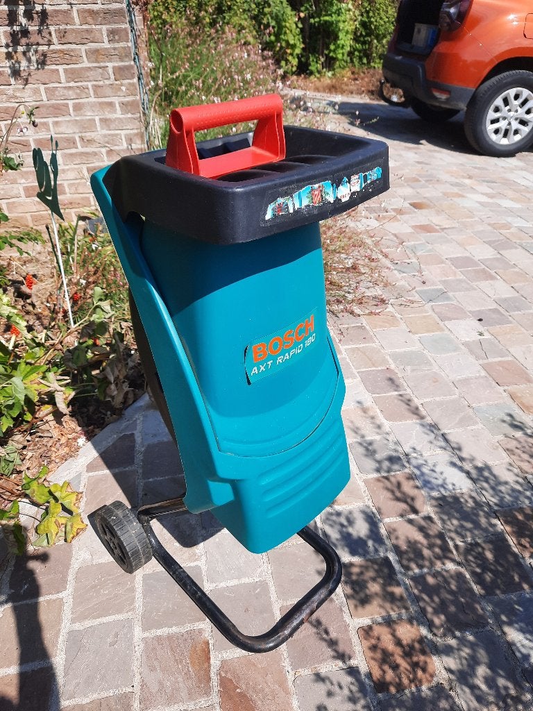 Broyeur de jardin BOSCH AXT RAPID 180, Électrique, Sac de ramassage, Enlèvement, Utilisé