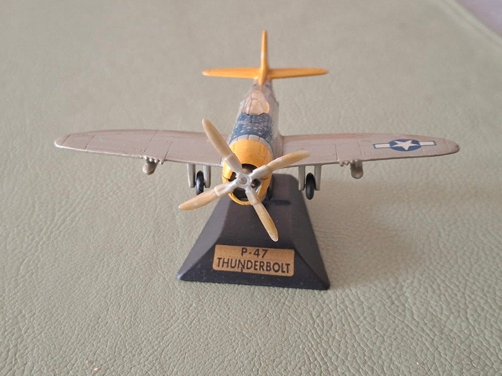 Plane P-47 Thunderbolt en métal, Hobby & Loisirs créatifs, Enlèvement ou Envoi, Comme neuf, 1:72 à 1:144, Avion