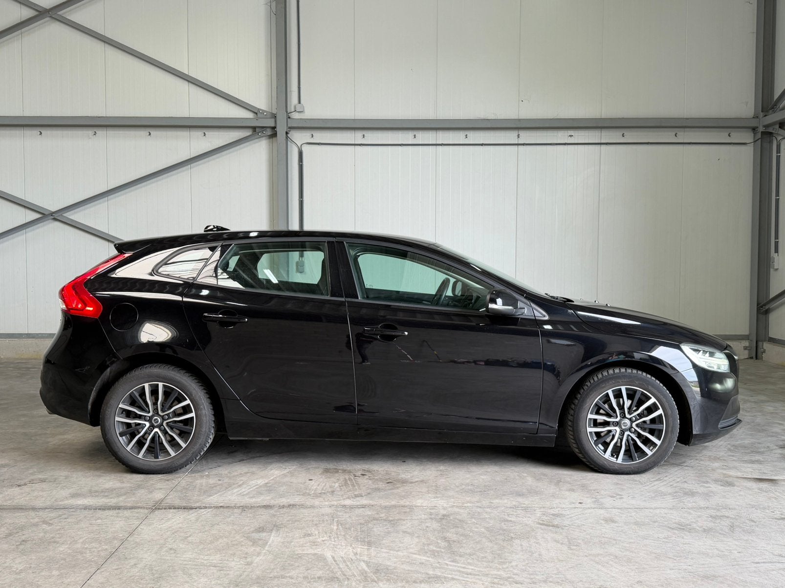 Volvo V40 2.0d 2019 | Euro 6   (Overname mogelijk), Autos, Cuir, Euro 6, Entreprise, Boîte manuelle