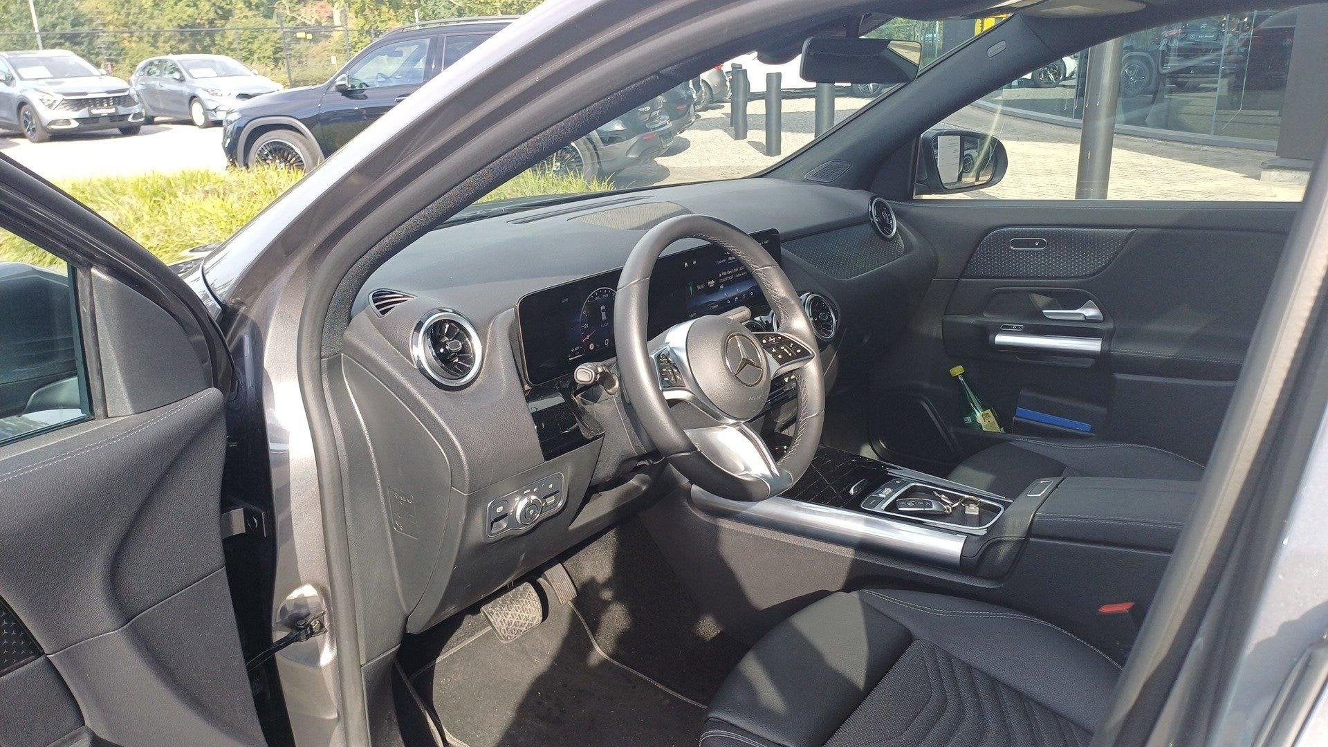 Mercedes-Benz GLA 180 Business Line + PANORAMISCH DAK + CAME, Dealer onderhouden, Stof, 4 cilinders, 136 pk