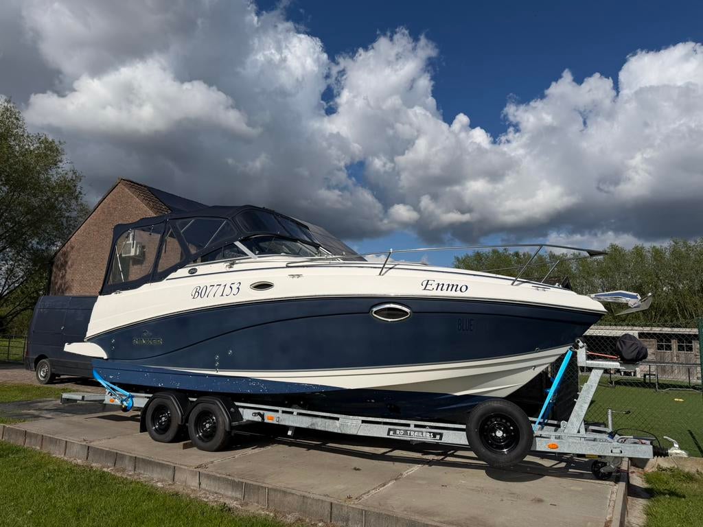 Rinker 250 fiesta vee, Sports nautiques & Bateaux, Bateaux à moteur & Yachts à moteur, Enlèvement, Comme neuf, Essence