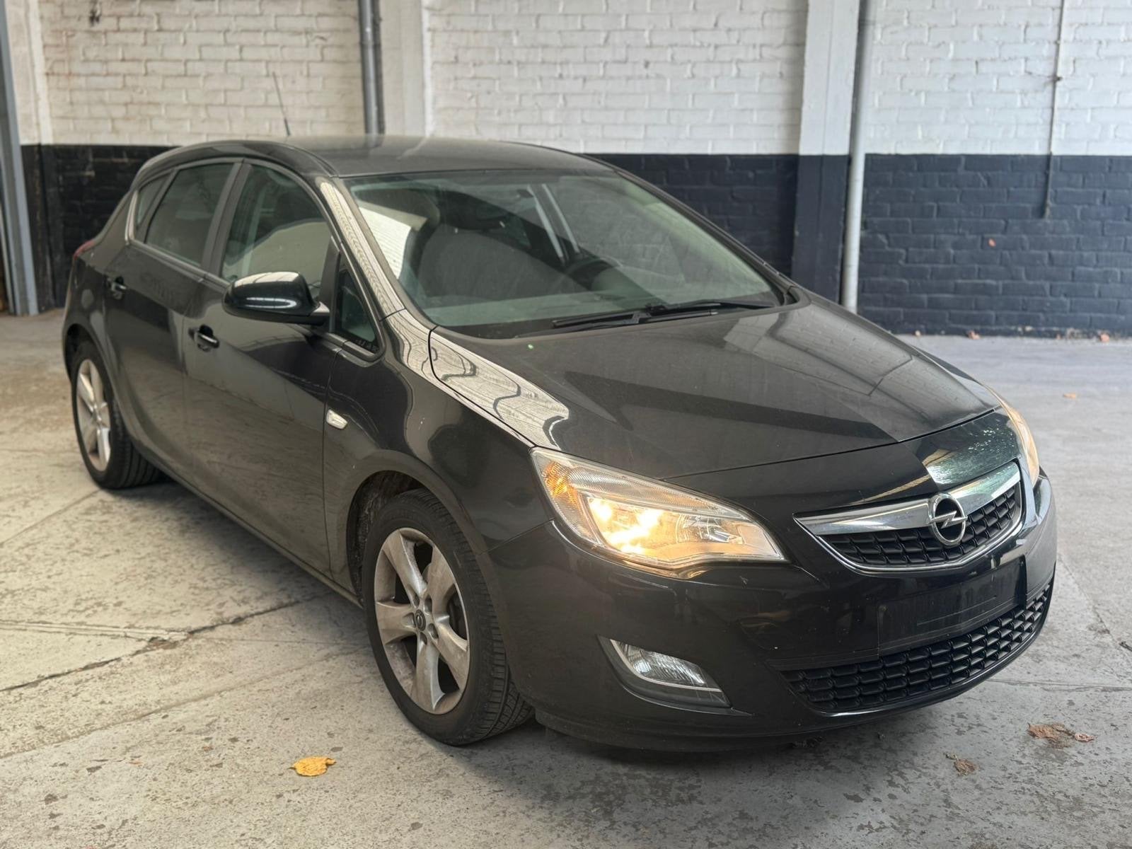 Opel Astra | Diesel | Export, Autos, Euro 5, Achat, Entreprise, Boîte manuelle