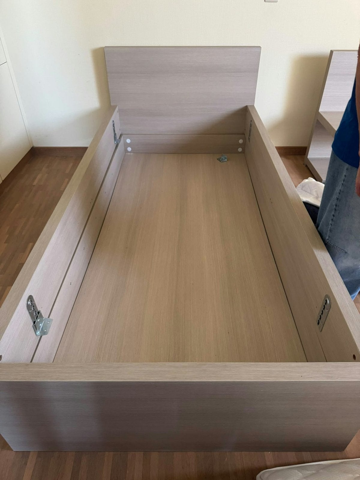 Eenpersoonsbed met lattenbodem,, Huis en Inrichting, Ophalen, Zo goed als nieuw, Eenpersoons, Modern