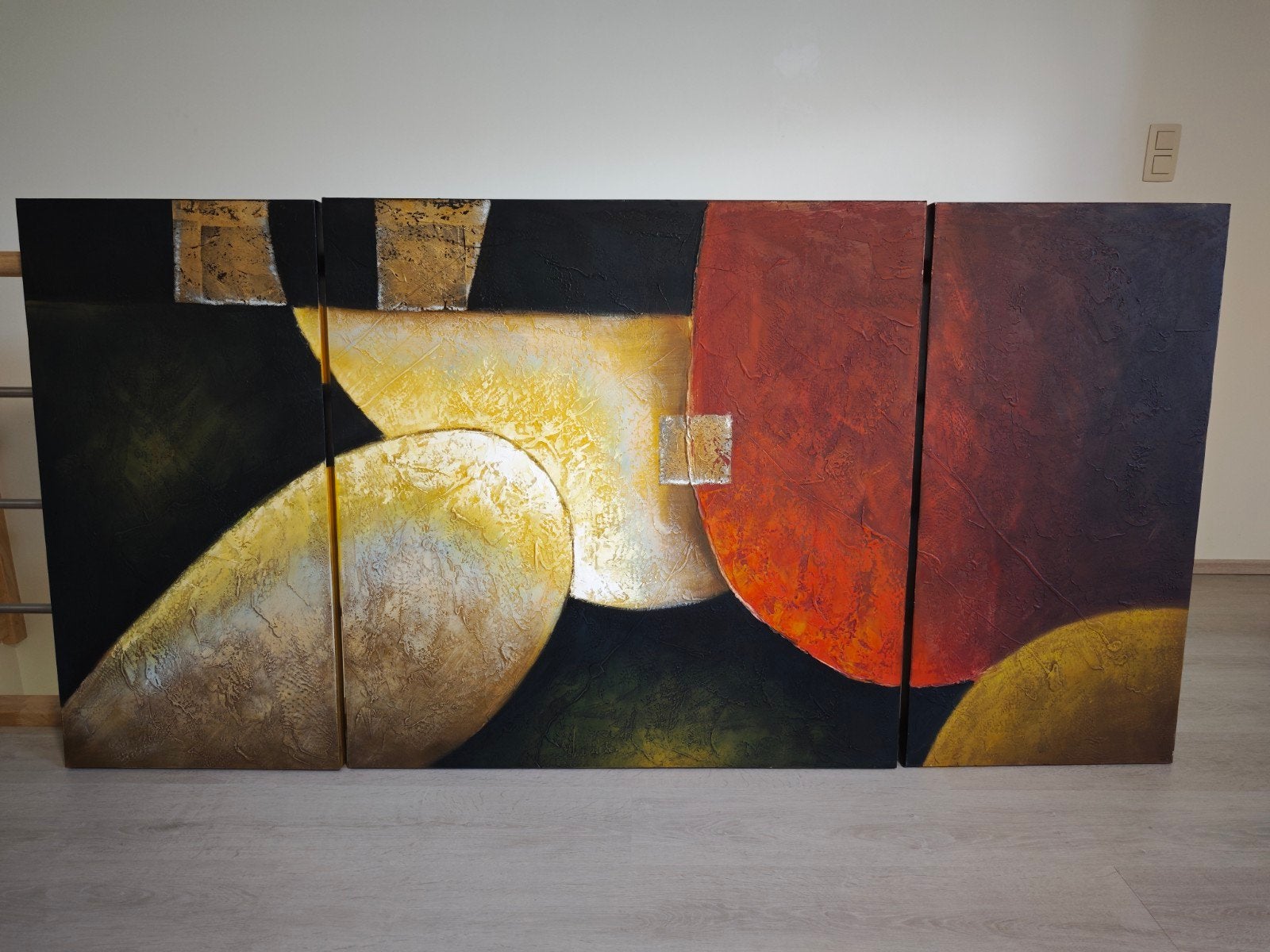 Triptyque abstrait, Enlèvement