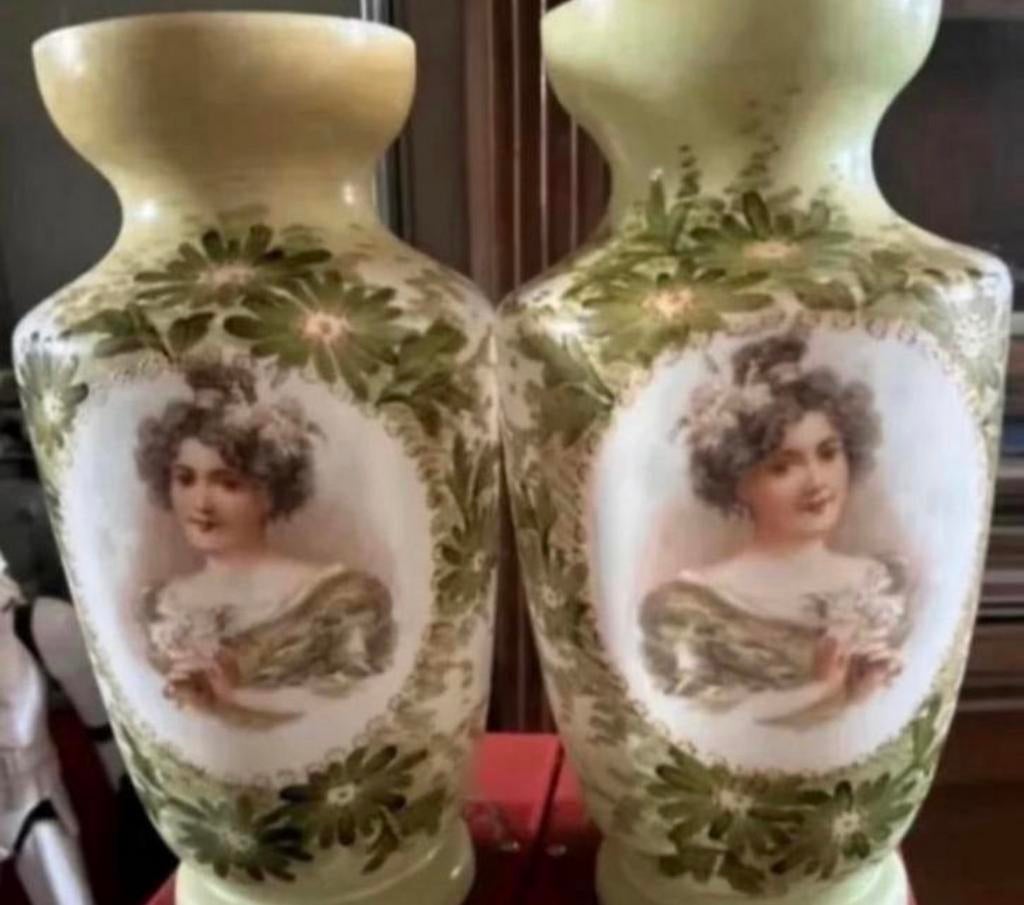 Vases en opaline, Enlèvement