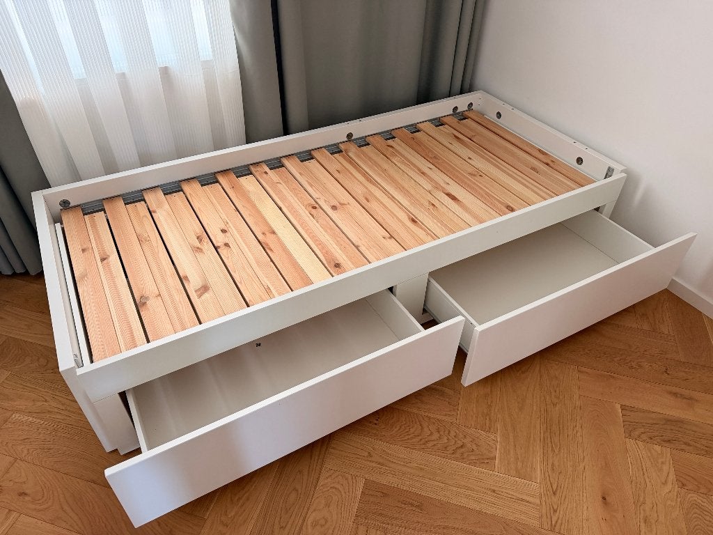Canapé-lit blanc avec 2 tiroirs, 80x200 cm, 200 cm, Deux personnes, IKEA Flekke, Comme neuf