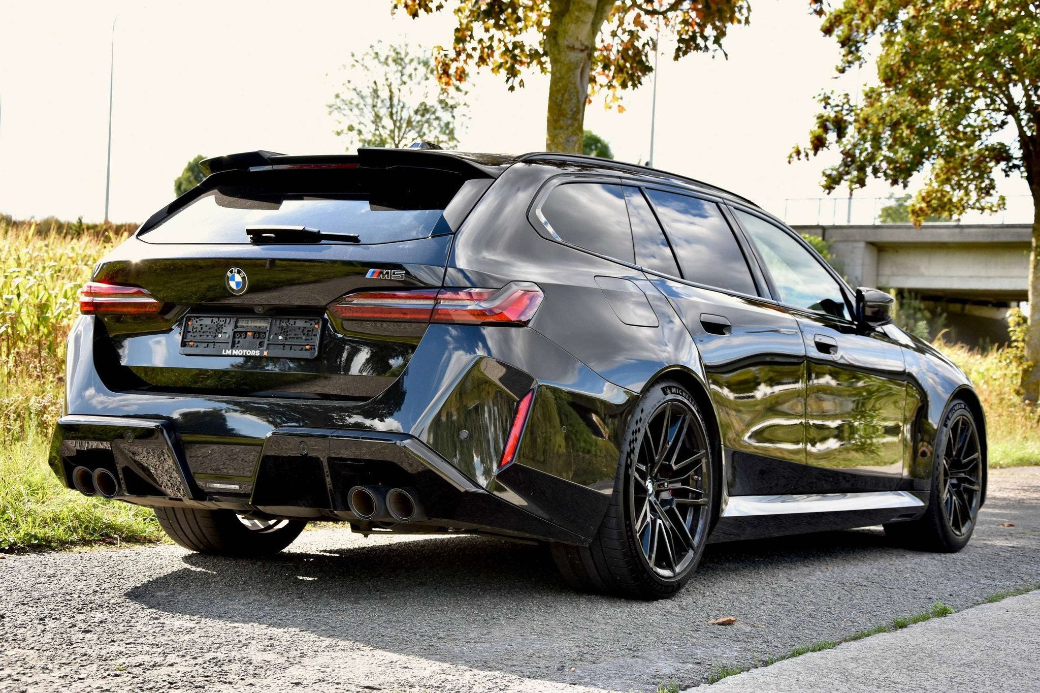 BMW M5 M5 Touring PHEV 4.4 AS (bj 2025, automaat), Auto's, BMW, Automaat, 4395 cc, Zwart, Bedrijf