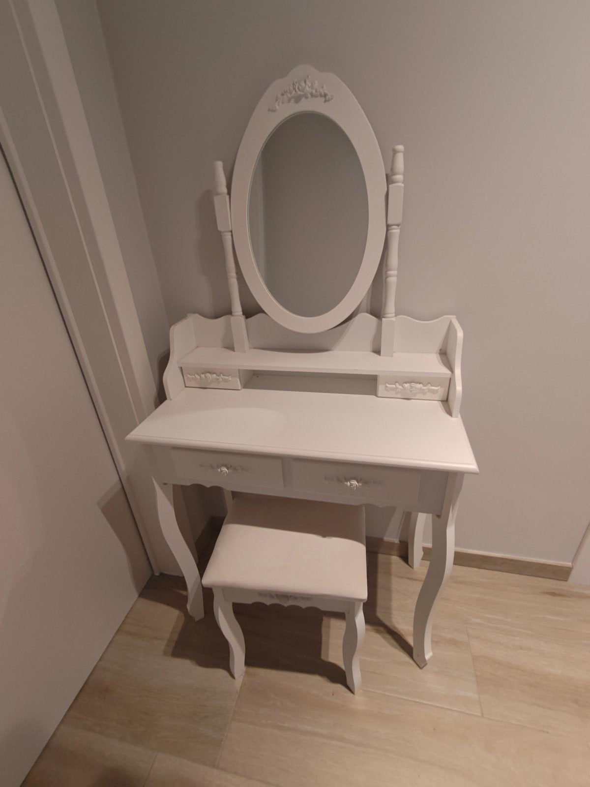 Schminktafel met stoel, Ophalen