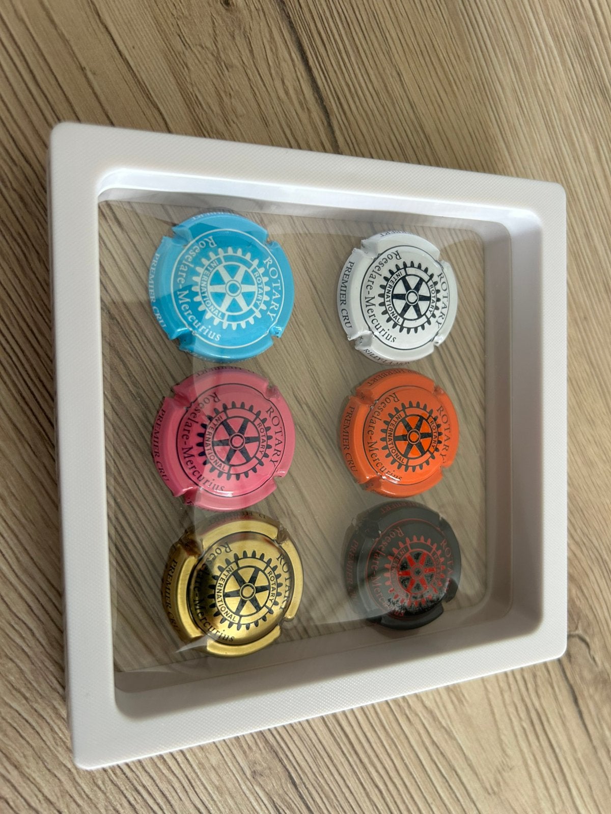 Champagnecapsules, Ophalen