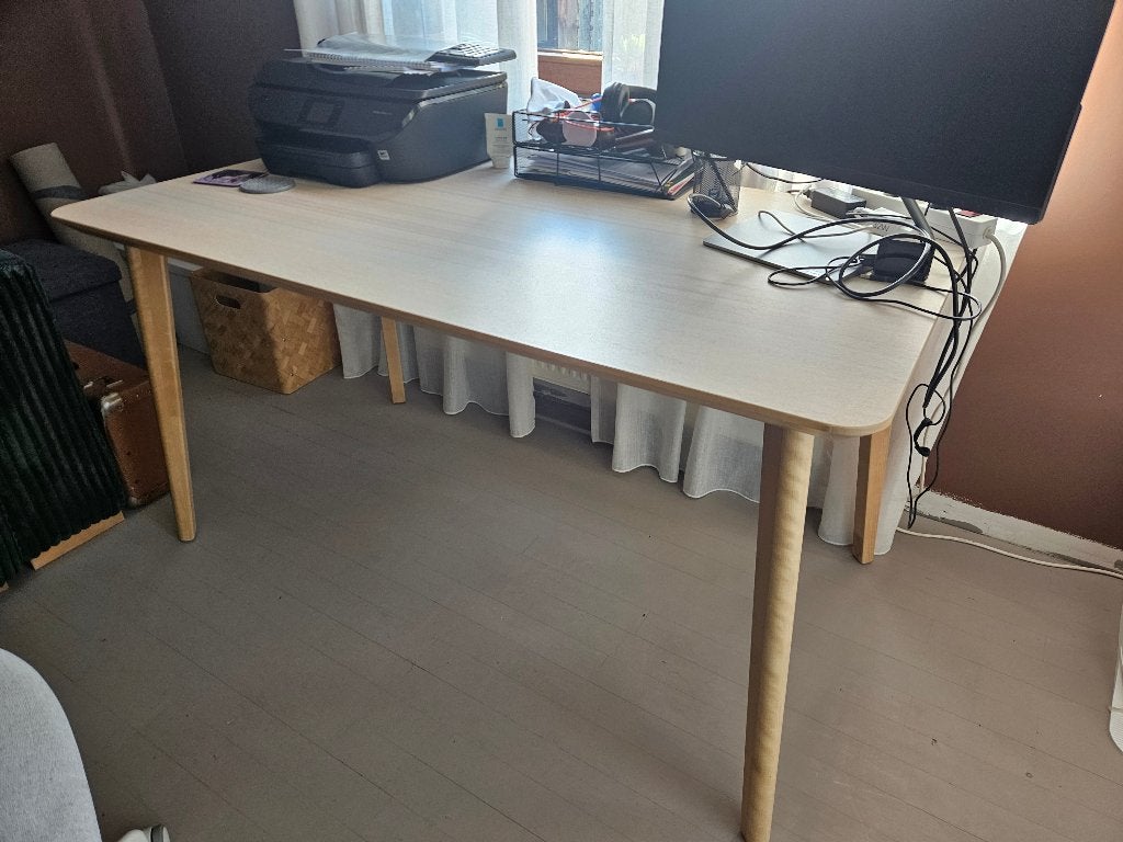 Table/ bureau Lisabo IKEA, Maison & Meubles, 100 à 150 cm, Quatre personnes, Enlèvement, Utilisé
