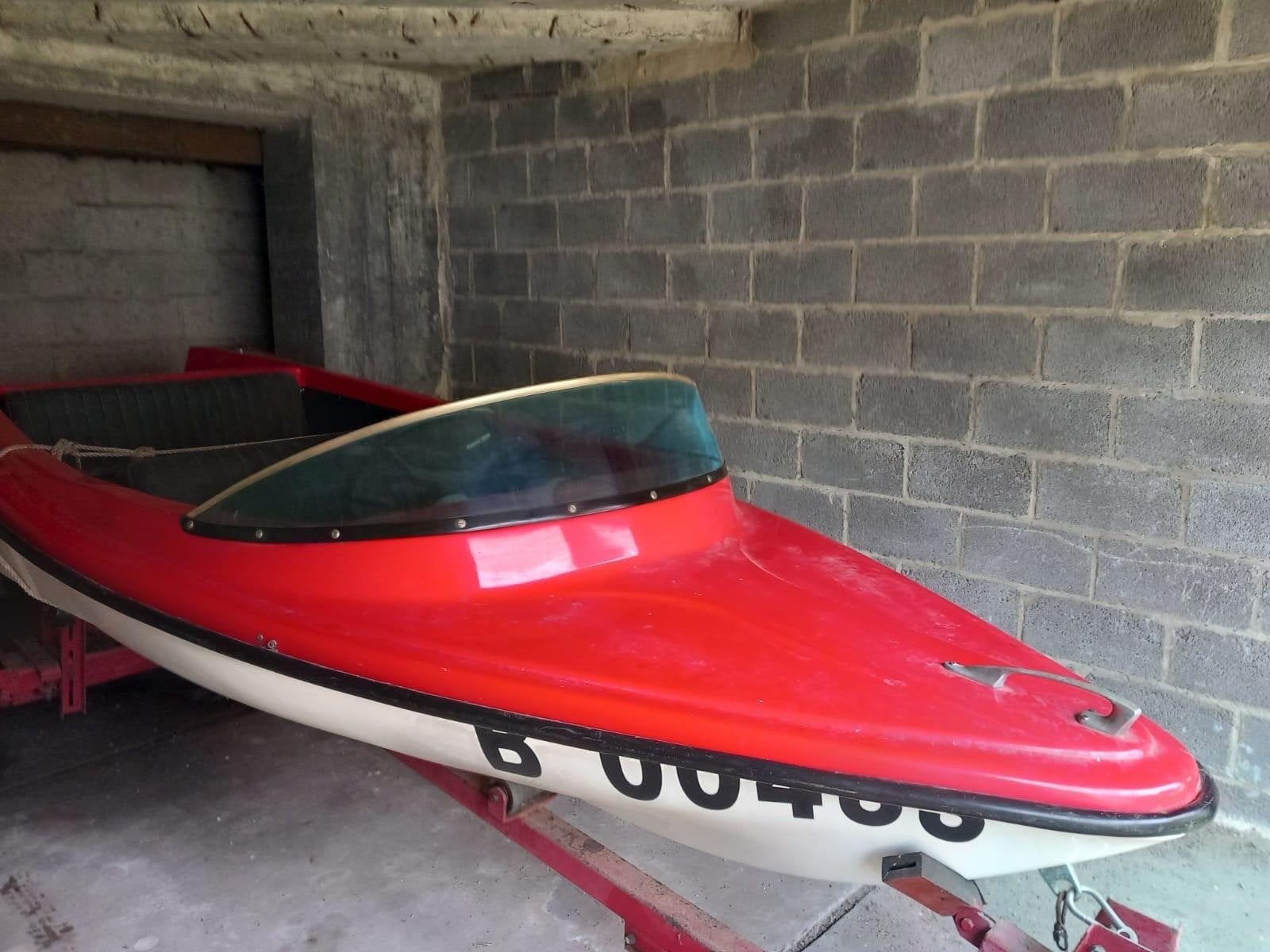 Bateau en Polyester Rouge (Weekend) des années 70, Sports nautiques & Bateaux, Autres types, 4 m, 1 m, Remorque