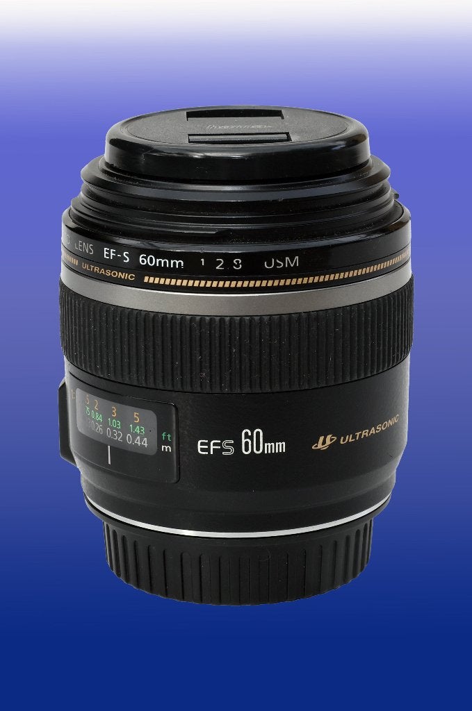 CANON MACRO EF-S 60 mm f 2,8 USM, Ophalen of Verzenden, Zo goed als nieuw, Macrolens