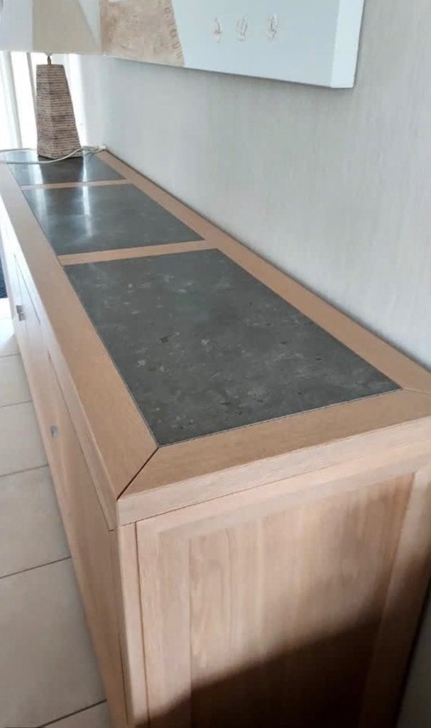Eiken + marmeren dressoir, Maison & Meubles, Armoires | Dressoirs, Comme neuf, 200 cm ou plus, 50 à 75 cm, Avec tiroir(s), Avec porte(s)